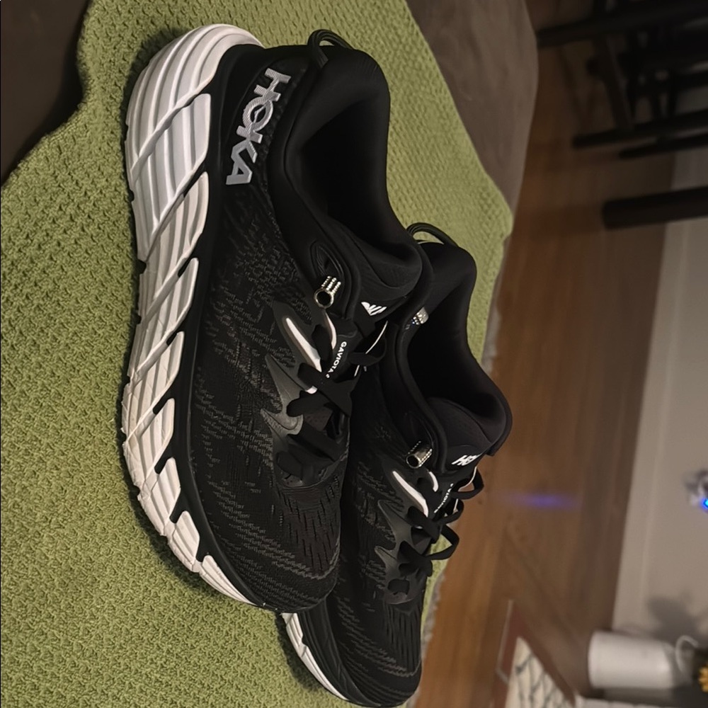 Hoka Black Gaviota 4